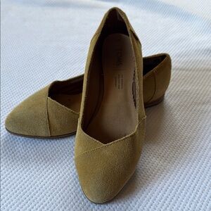 TOMS Women's Mustard Yellow Suede Flats